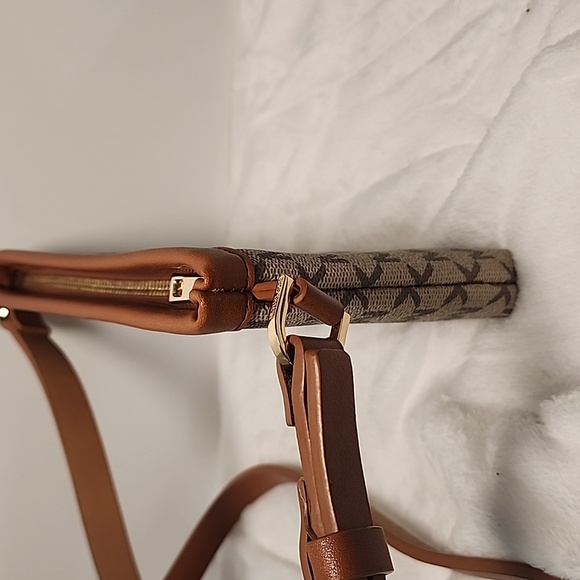 Michael Kors Logo Signature Fanny Pack/Waist Bag NWOT - Picture 6 of 6